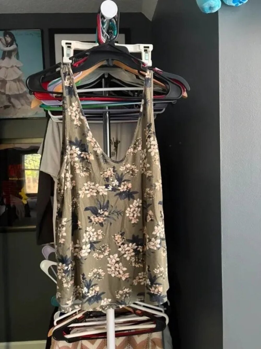 American Eagle Soft & Sexy Floral Tank Top – Size L